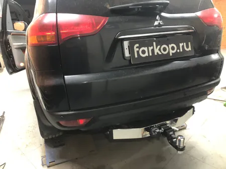 Фаркоп TowRus для Mitsubishi Pajero Sport 2008-2017 (с нерж. накладкой) 159366 в Челябинск