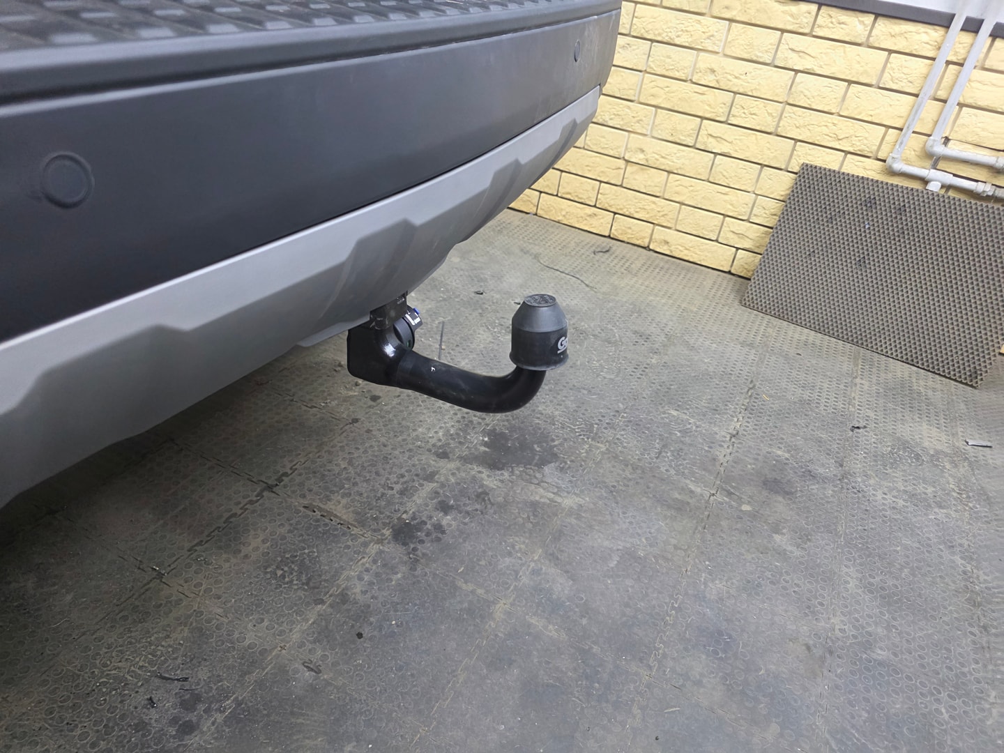 Установили фаркоп Galia для Toyota Land Cruiser Prado J250 2024 г. в.